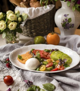 Burrata with tomatoes