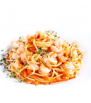 Spaghetti с тигровыми креветками и особенным томатным соусом   