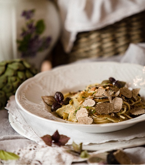 Spaghetti with artichokes and truffles